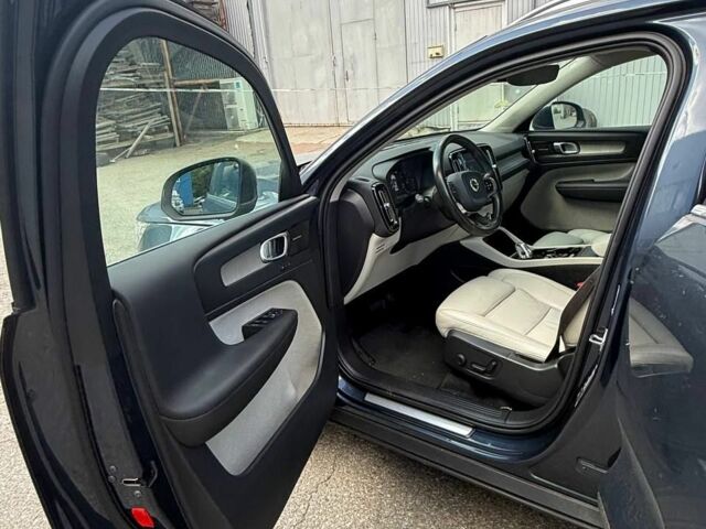 Синій Вольво XC40, об'ємом двигуна 2 л та пробігом 202 тис. км за 27000 $, фото 18 на Automoto.ua