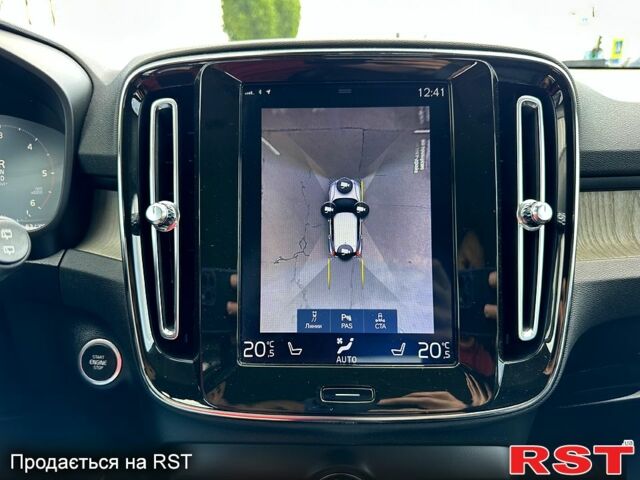 Синій Вольво XC40, об'ємом двигуна 2 л та пробігом 257 тис. км за 24900 $, фото 10 на Automoto.ua