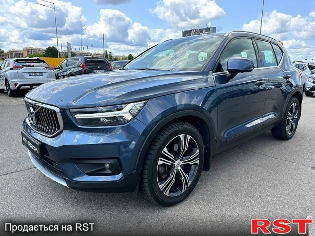 Синій Вольво XC40, об'ємом двигуна 2 л та пробігом 257 тис. км за 24900 $, фото 2 на Automoto.ua