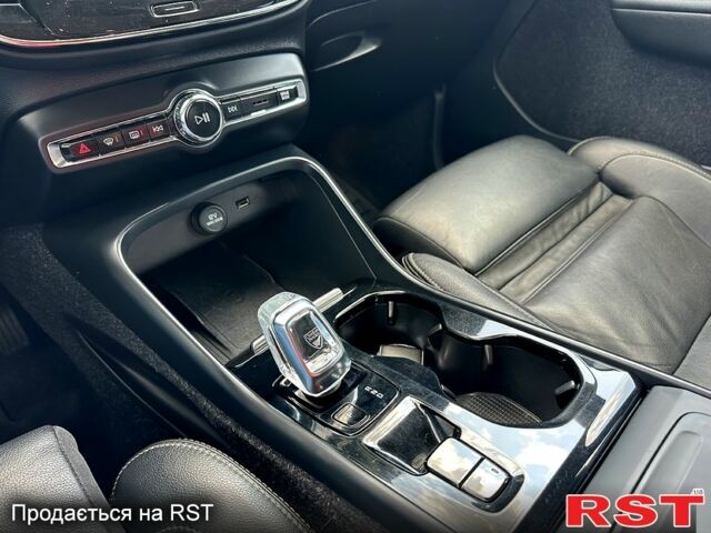 Синій Вольво XC40, об'ємом двигуна 2 л та пробігом 257 тис. км за 24900 $, фото 9 на Automoto.ua