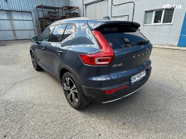 Синій Вольво XC40, об'ємом двигуна 2 л та пробігом 202 тис. км за 27000 $, фото 4 на Automoto.ua