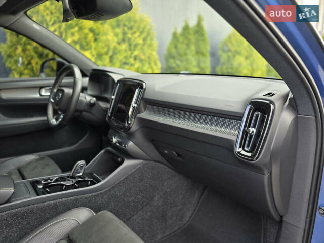 Синий Вольво XC40, объемом двигателя 2 л и пробегом 136 тыс. км за 21900 $, фото 24 на Automoto.ua