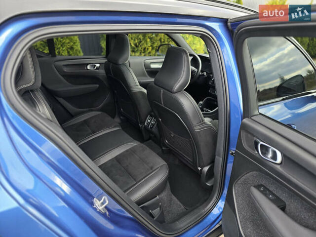 Синий Вольво XC40, объемом двигателя 2 л и пробегом 136 тыс. км за 21900 $, фото 23 на Automoto.ua