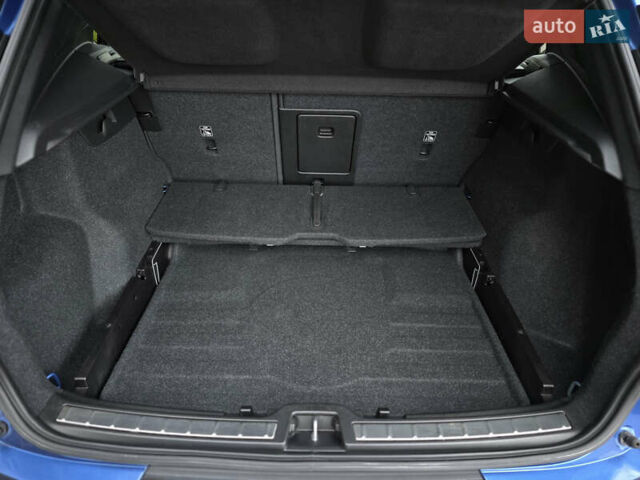 Синий Вольво XC40, объемом двигателя 2 л и пробегом 136 тыс. км за 21900 $, фото 40 на Automoto.ua