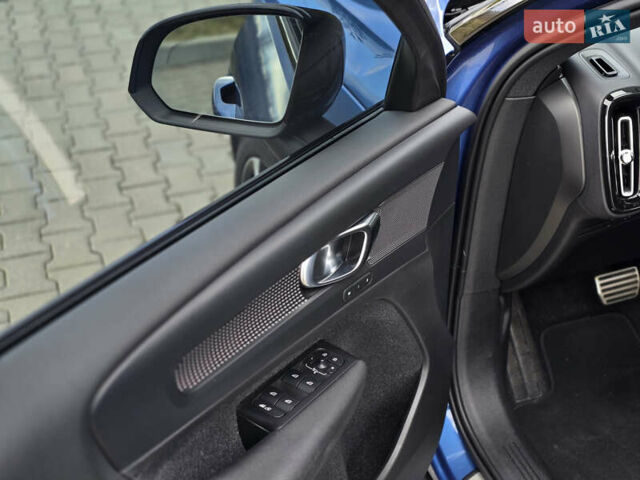 Синий Вольво XC40, объемом двигателя 2 л и пробегом 136 тыс. км за 21900 $, фото 26 на Automoto.ua