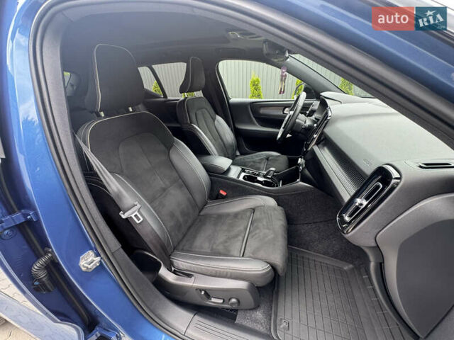 Синий Вольво XC40, объемом двигателя 1.97 л и пробегом 98 тыс. км за 25999 $, фото 60 на Automoto.ua