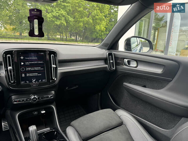 Синий Вольво XC40, объемом двигателя 1.97 л и пробегом 98 тыс. км за 25999 $, фото 45 на Automoto.ua