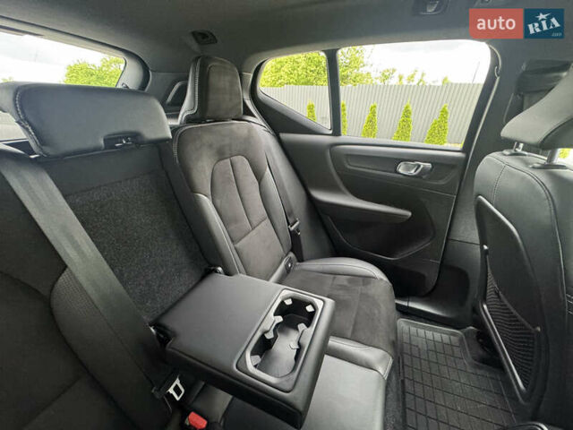 Синий Вольво XC40, объемом двигателя 1.97 л и пробегом 98 тыс. км за 25999 $, фото 65 на Automoto.ua
