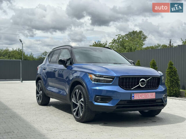 Синий Вольво XC40, объемом двигателя 1.97 л и пробегом 98 тыс. км за 25999 $, фото 2 на Automoto.ua
