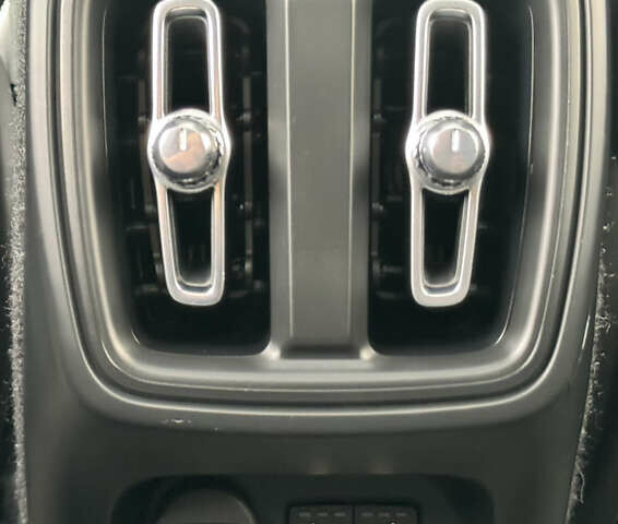 Синий Вольво XC40, объемом двигателя 1.97 л и пробегом 98 тыс. км за 25999 $, фото 66 на Automoto.ua