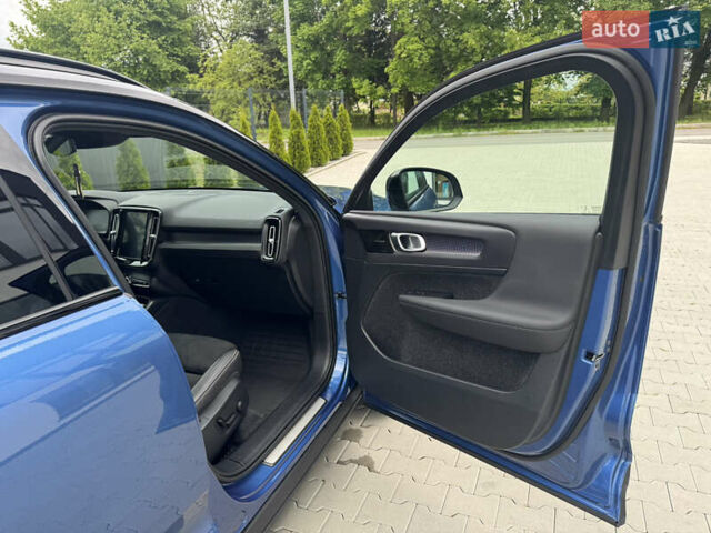 Синий Вольво XC40, объемом двигателя 1.97 л и пробегом 98 тыс. км за 25999 $, фото 35 на Automoto.ua