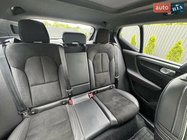 Синий Вольво XC40, объемом двигателя 1.97 л и пробегом 98 тыс. км за 25999 $, фото 63 на Automoto.ua