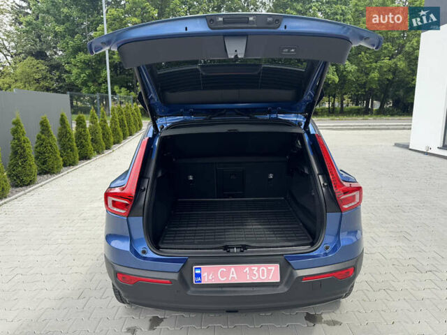 Синий Вольво XC40, объемом двигателя 1.97 л и пробегом 98 тыс. км за 25999 $, фото 37 на Automoto.ua