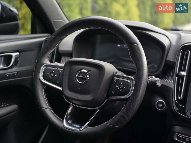 Синий Вольво XC40, объемом двигателя 2 л и пробегом 136 тыс. км за 21900 $, фото 18 на Automoto.ua