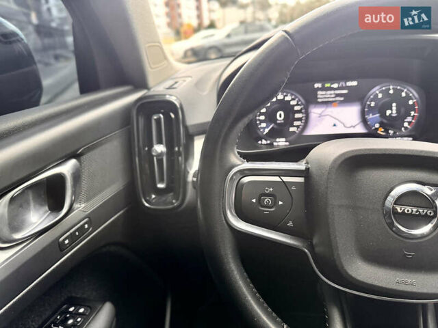 Синий Вольво XC40, объемом двигателя 2 л и пробегом 61 тыс. км за 29950 $, фото 18 на Automoto.ua