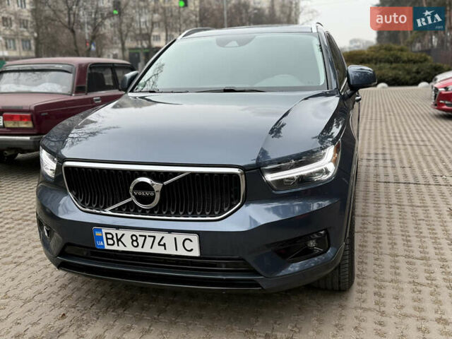 Синий Вольво XC40, объемом двигателя 1.97 л и пробегом 62 тыс. км за 24499 $, фото 4 на Automoto.ua
