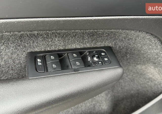 Синій Вольво XC40, об'ємом двигуна 0 л та пробігом 115 тис. км за 23599 $, фото 18 на Automoto.ua