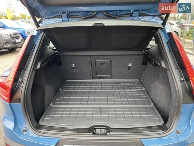 Вольво XC40 2023 в Киеве на Automoto.ua Синий Вольво XC40, объемом двигателя 0 л и пробегом 29 тыс. км за 35462 $, фото 10 на Automoto.ua