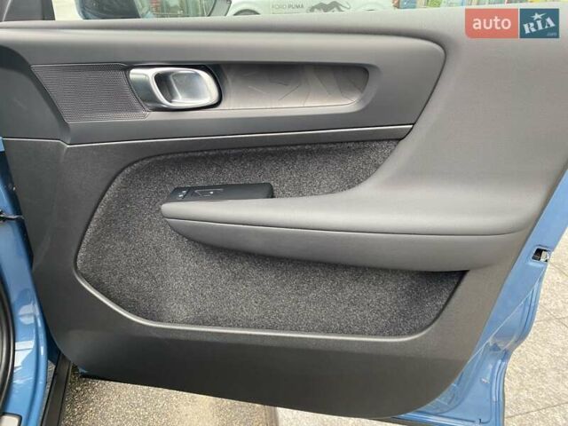 Вольво XC40 2023 в Киеве на Automoto.ua Синий Вольво XC40, объемом двигателя 0 л и пробегом 29 тыс. км за 35462 $, фото 14 на Automoto.ua