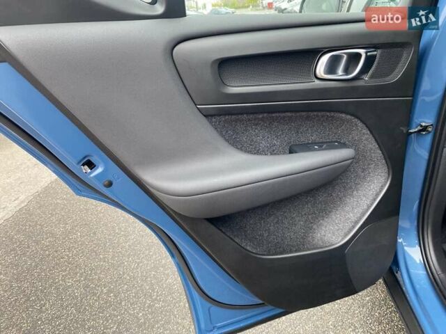 Вольво XC40 2023 в Киеве на Automoto.ua Синий Вольво XC40, объемом двигателя 0 л и пробегом 29 тыс. км за 35462 $, фото 9 на Automoto.ua