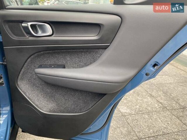 Вольво XC40 2023 в Киеве на Automoto.ua Синий Вольво XC40, объемом двигателя 0 л и пробегом 29 тыс. км за 35462 $, фото 12 на Automoto.ua