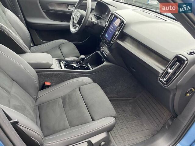 Вольво XC40 2023 в Киеве на Automoto.ua Синий Вольво XC40, объемом двигателя 0 л и пробегом 29 тыс. км за 35462 $, фото 18 на Automoto.ua