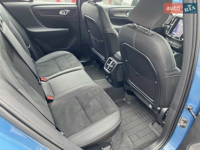 Вольво XC40 2023 в Киеве на Automoto.ua Синий Вольво XC40, объемом двигателя 0 л и пробегом 29 тыс. км за 35462 $, фото 17 на Automoto.ua