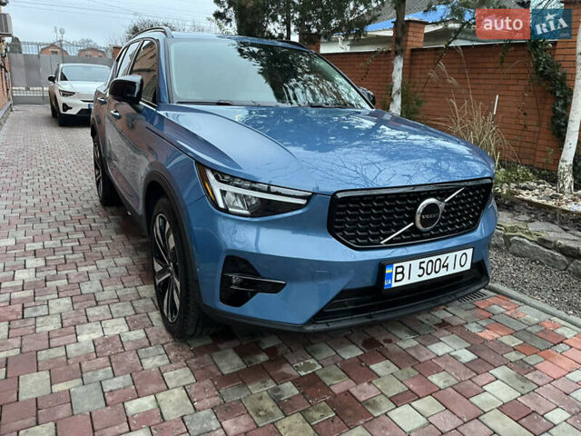 Синий Вольво XC40, объемом двигателя 1.97 л и пробегом 17 тыс. км за 29000 $, фото 3 на Automoto.ua