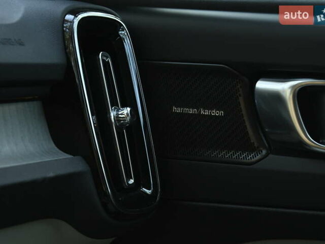 Синий Вольво XC40, объемом двигателя 1.97 л и пробегом 10 тыс. км за 45400 $, фото 48 на Automoto.ua