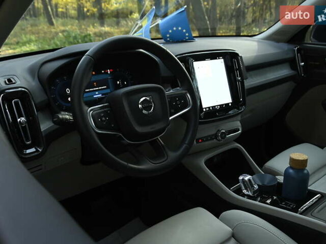 Синий Вольво XC40, объемом двигателя 1.97 л и пробегом 10 тыс. км за 45400 $, фото 39 на Automoto.ua