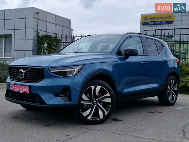 Синий Вольво XC40, объемом двигателя 1.97 л и пробегом 7 тыс. км за 35000 $, фото 2 на Automoto.ua