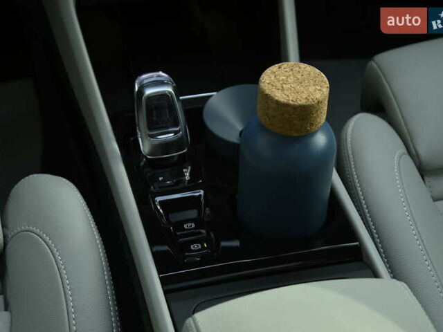 Синий Вольво XC40, объемом двигателя 1.97 л и пробегом 10 тыс. км за 45400 $, фото 60 на Automoto.ua