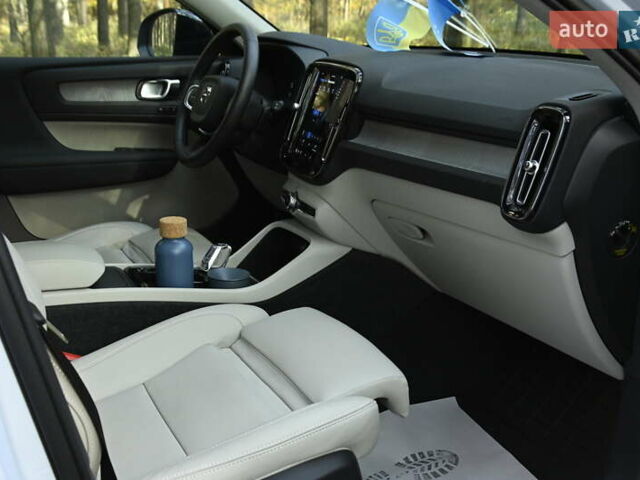 Синий Вольво XC40, объемом двигателя 1.97 л и пробегом 10 тыс. км за 45400 $, фото 70 на Automoto.ua