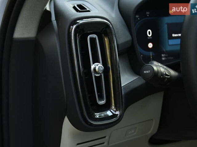 Синій Вольво XC40, об'ємом двигуна 1.97 л та пробігом 10 тис. км за 45349 $, фото 42 на Automoto.ua