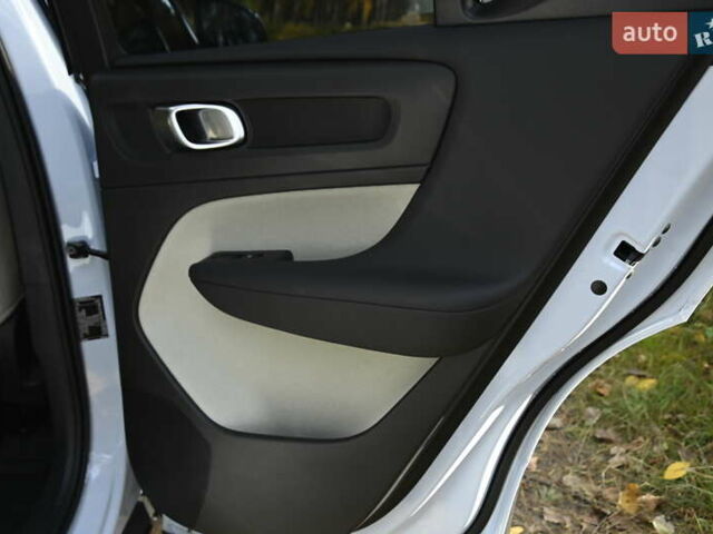 Синий Вольво XC40, объемом двигателя 1.97 л и пробегом 10 тыс. км за 45400 $, фото 55 на Automoto.ua