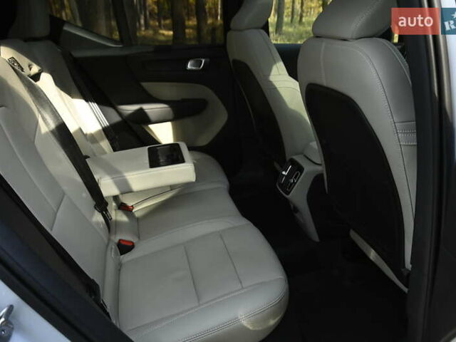 Синий Вольво XC40, объемом двигателя 1.97 л и пробегом 10 тыс. км за 45400 $, фото 56 на Automoto.ua