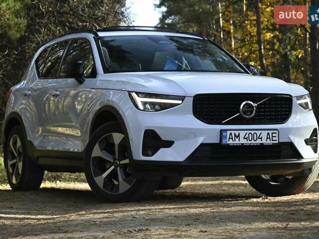 Синій Вольво XC40, об'ємом двигуна 1.97 л та пробігом 10 тис. км за 45349 $, фото 1 на Automoto.ua