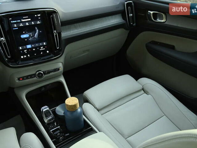 Синій Вольво XC40, об'ємом двигуна 1.97 л та пробігом 10 тис. км за 45349 $, фото 66 на Automoto.ua