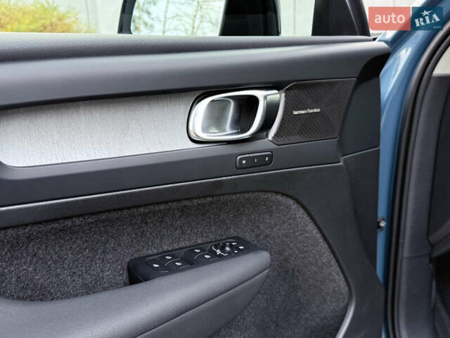 Синий Вольво XC40, объемом двигателя 1.97 л и пробегом 7 тыс. км за 36000 $, фото 59 на Automoto.ua