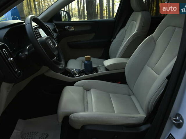 Синий Вольво XC40, объемом двигателя 1.97 л и пробегом 10 тыс. км за 45400 $, фото 38 на Automoto.ua