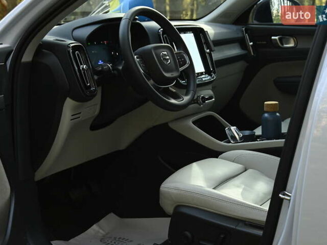 Синий Вольво XC40, объемом двигателя 1.97 л и пробегом 10 тыс. км за 45400 $, фото 34 на Automoto.ua