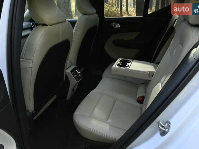 Синий Вольво XC40, объемом двигателя 1.97 л и пробегом 10 тыс. км за 45400 $, фото 50 на Automoto.ua