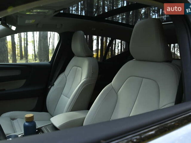 Синий Вольво XC40, объемом двигателя 1.97 л и пробегом 10 тыс. км за 45400 $, фото 40 на Automoto.ua