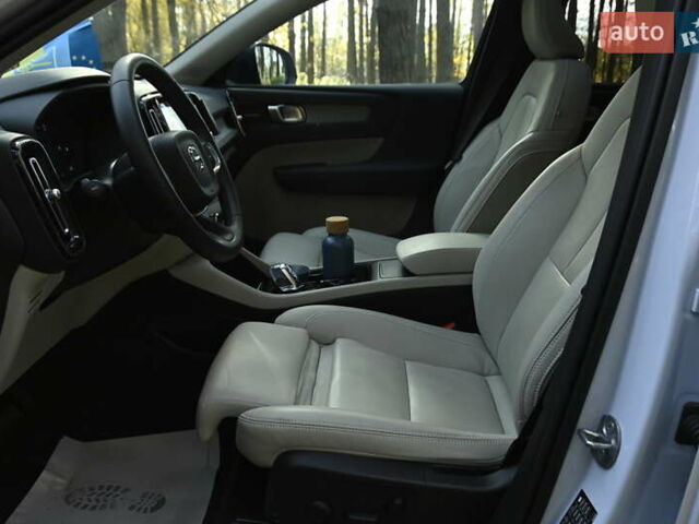 Синий Вольво XC40, объемом двигателя 1.97 л и пробегом 10 тыс. км за 45400 $, фото 37 на Automoto.ua