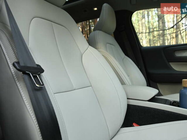 Синий Вольво XC40, объемом двигателя 1.97 л и пробегом 10 тыс. км за 45400 $, фото 73 на Automoto.ua