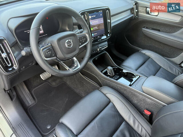 Зелений Вольво XC40, об'ємом двигуна 0 л та пробігом 32 тис. км за 30500 $, фото 25 на Automoto.ua