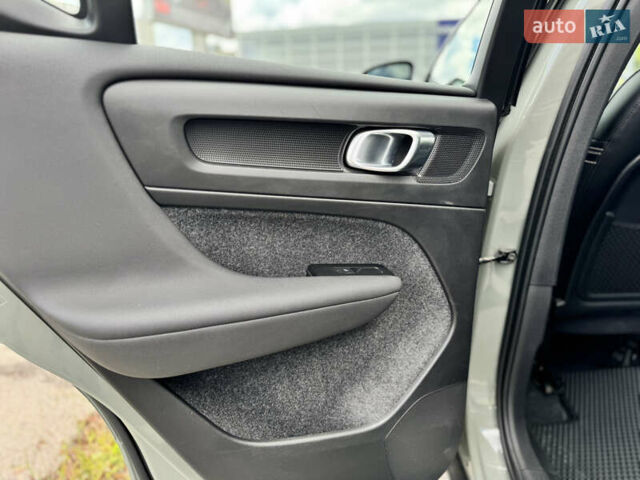 Зелений Вольво XC40, об'ємом двигуна 0 л та пробігом 40 тис. км за 29500 $, фото 17 на Automoto.ua