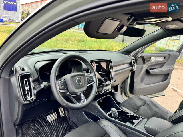 Зелений Вольво XC40, об'ємом двигуна 0 л та пробігом 40 тис. км за 29500 $, фото 26 на Automoto.ua