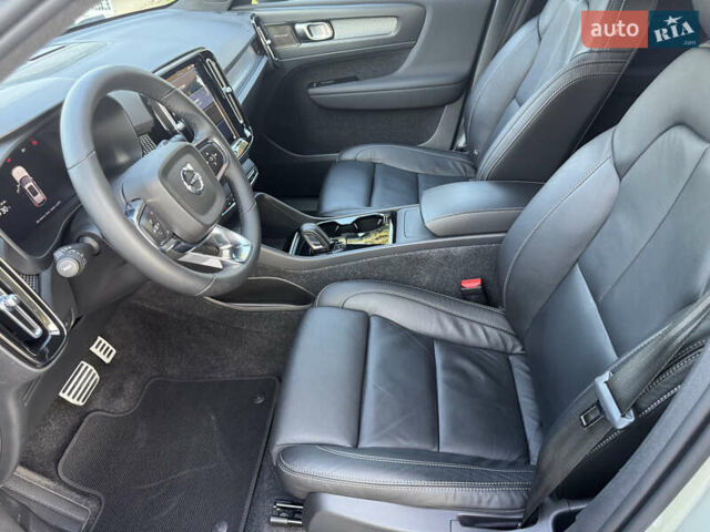 Зелений Вольво XC40, об'ємом двигуна 0 л та пробігом 32 тис. км за 30500 $, фото 26 на Automoto.ua