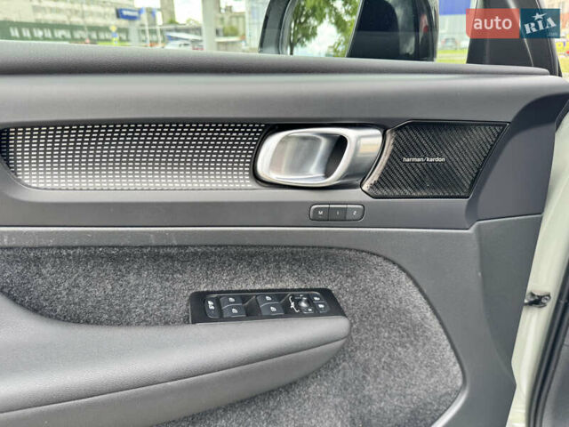 Зеленый Вольво XC40, объемом двигателя 0 л и пробегом 40 тыс. км за 29500 $, фото 24 на Automoto.ua